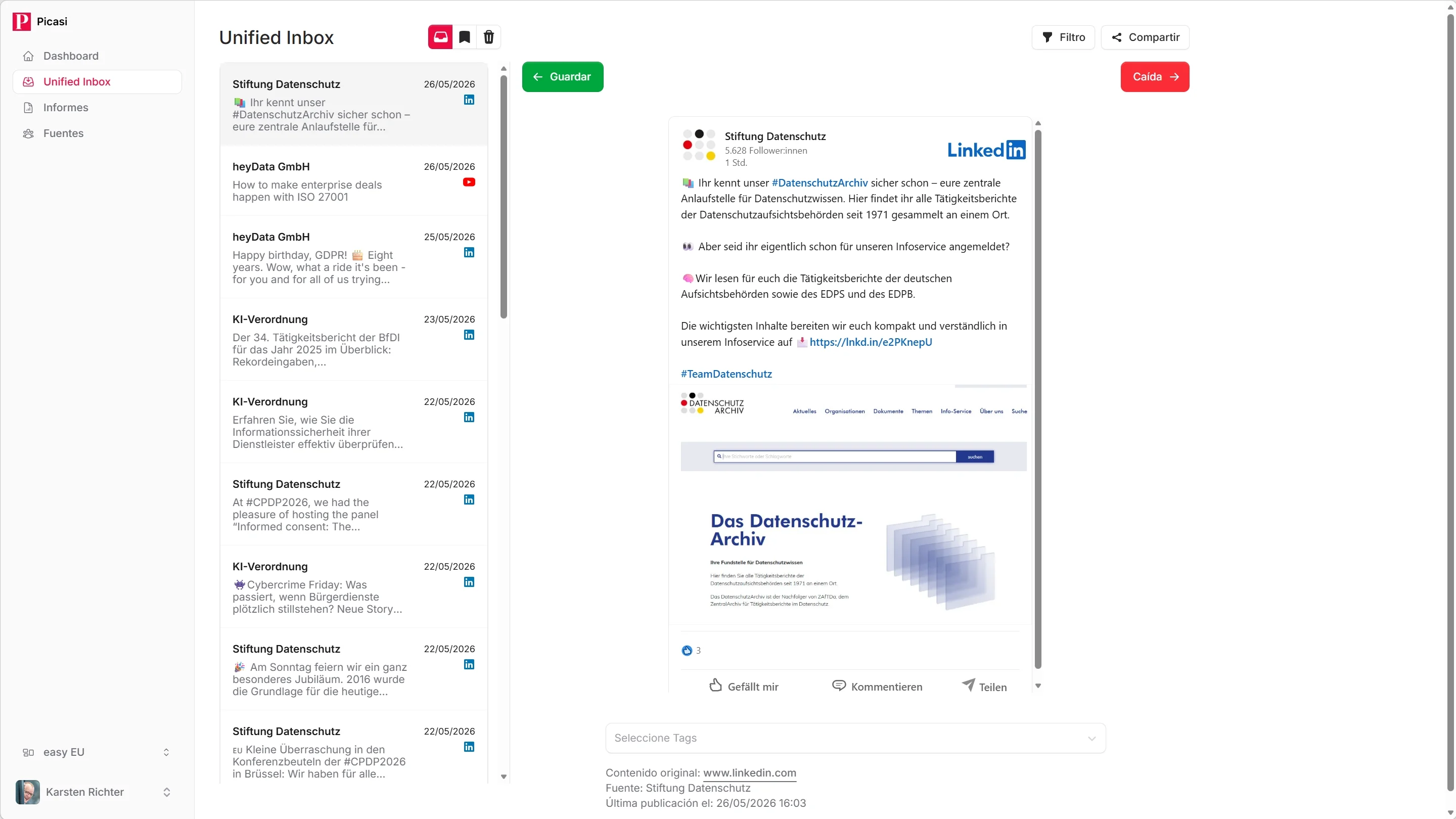 Vista detallada de una actualización con texto completo, botones Guardar y Descartar, y enlace al original