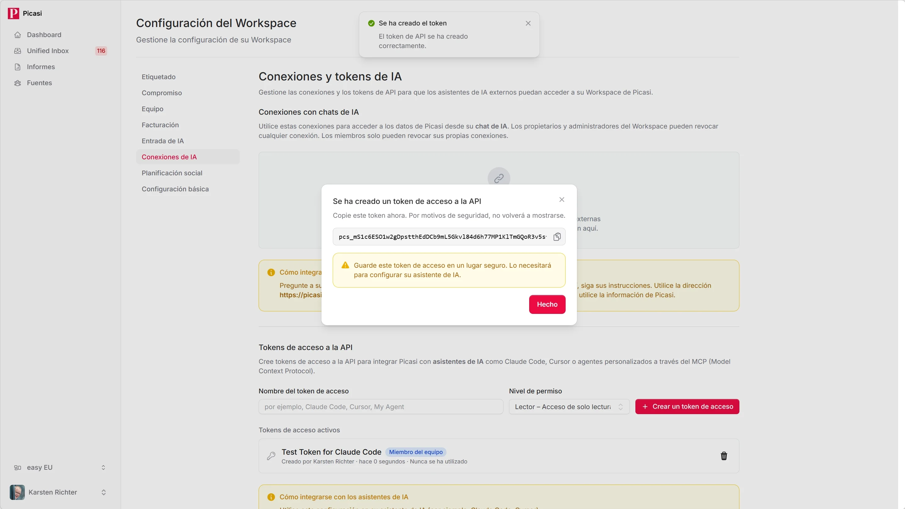 Token de API recién creado con la cadena de token completa y el botón Copiar