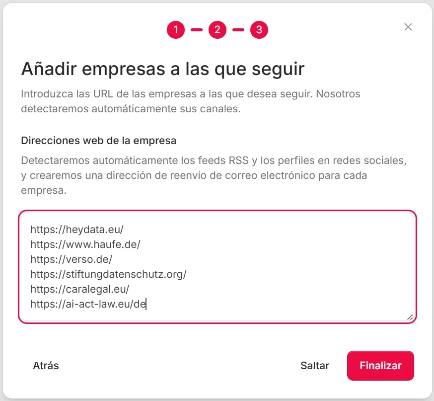 Asistente de incorporación, paso 2, con campo de entrada de URL para las primeras fuentes de la competencia