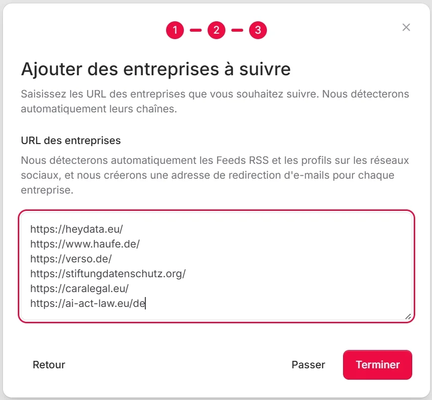 Assistant d'onboarding étape 2 avec champ de saisie d'URL pour les premières sources de concurrents